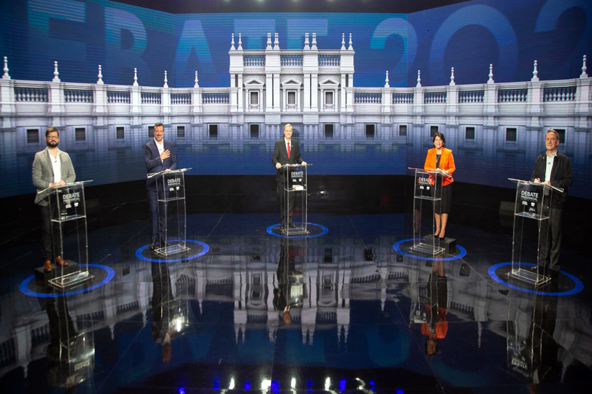 <p>La trastienda de "La sala del tiempo" que debutó en el debate presidencial de CNN-CHV</p>