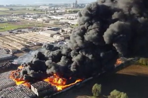 Incendio afecta a planta de la división agroindustrial de Carozzi en la Región del Maule