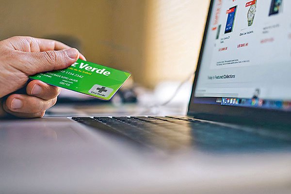 Sernac presenta demanda colectiva contra la tarjeta de crédito de farmacias Cruz Verde
