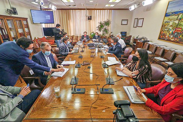 Ley corta de pensiones: comisión aprueba ampliar más aún la cobertura del Pilar Solidario y que las AFP respondan por caídas de fondos