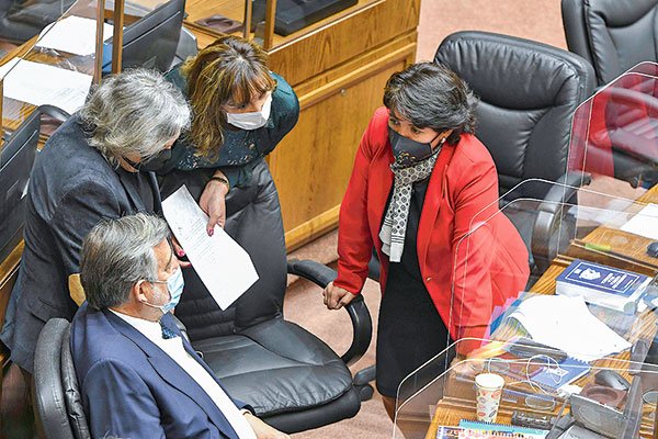 La estrategia de Provoste para alinear a la oposición frente al cuarto retiro de fondos