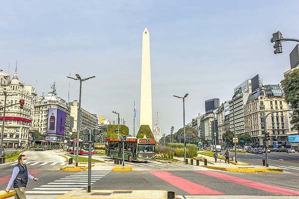 Mercado argentino cierra septiembre con volatilidad y pérdida de reservas