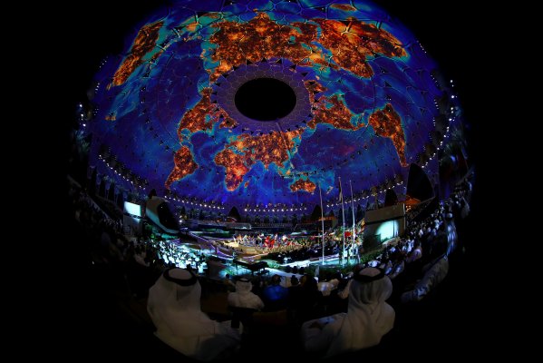El mundo reflejado en la cúpula. Foto Reuters.