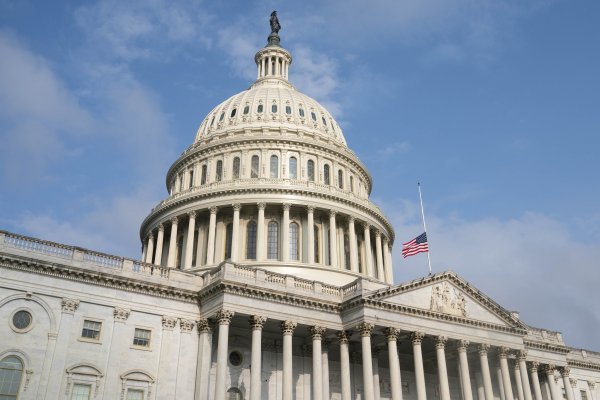 <p>Fitch dice que la calificación soberana de EEUU se ve presionada por el límite de la deuda</p>