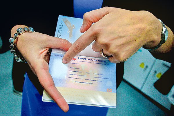 <p>Registro Civil aplaza definición de licitación de pasaportes para volver a revisar ofertas</p>
