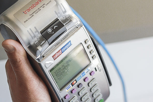 Walmart, Copec y FASA se enfrentan en la Corte Suprema con Transbank por nuevas tarifas