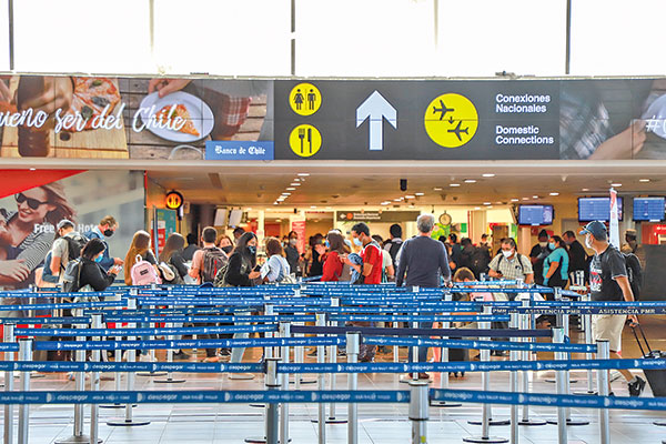 Gobierno flexibiliza medidas para ingreso de turistas extranjeros y la industria celebra anuncio
