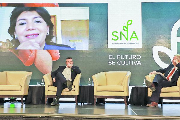 Tres de los siete candidatos presidenciales participaron ayer del encuentro del agro. Foto: Julio Castro