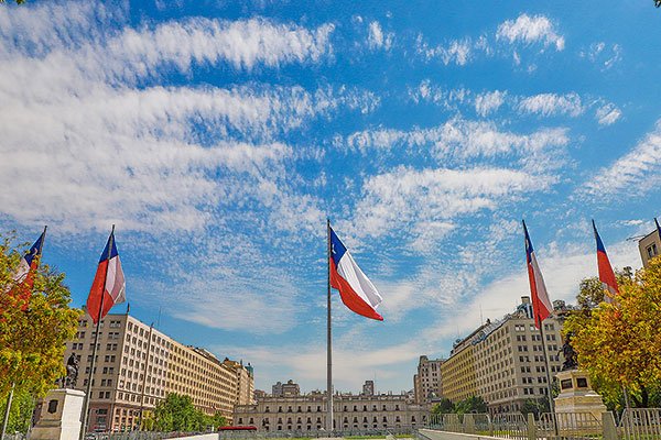 Presupuesto 2022: Fitch ve "poco probable" que el gobierno logre reducir el déficit fiscal en medio de las presiones políticas