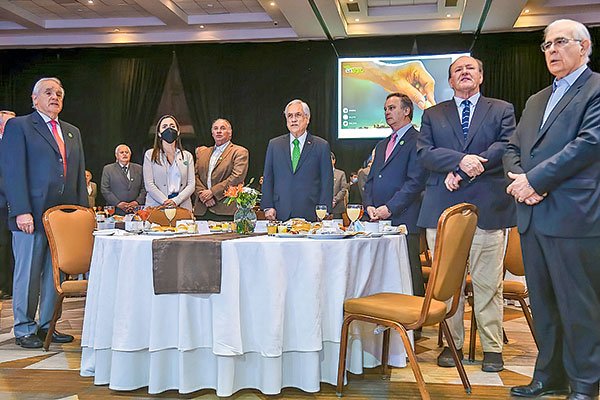 El Presidente de la República, Sebastián Piñera, y el presidente de la SNA, Cristián Allendes, encabezaron el encuentro este miércoles.