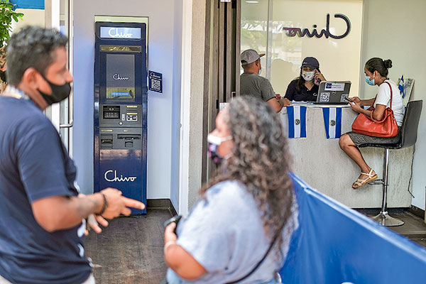 Así ha vivido El Salvador su primer mes con el Bitcoin como moneda oficial