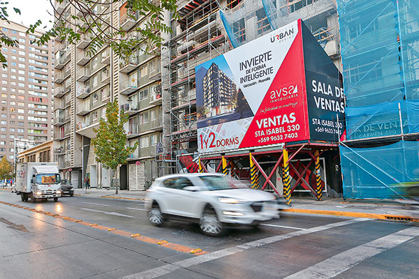 Oferta de viviendas por menos de 2.000 UF cayó a casi la mitad en Santiago en la última década