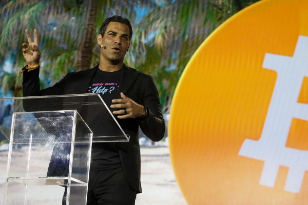 Alcalde de Miami dice que avanza plan para pagar a empleados de la ciudad en bitcoins