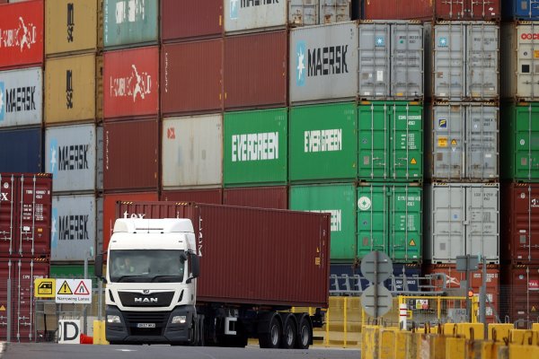 Grandes empresas de EEUU se comprometen a ampliar horas laborales para aliviar retrasos en la cadena de suministro
