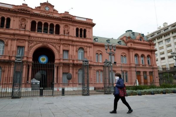 Argentina busca congelar precios de alimentos antes de las elecciones para combatir alta inflación