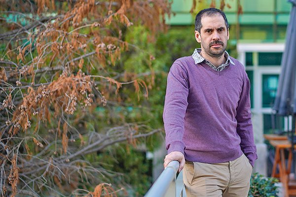 Asesor económico de Boric busca calmar al mundo privado: se abre a la gradualidad de su programa y asegura que respetarán la regla fiscal