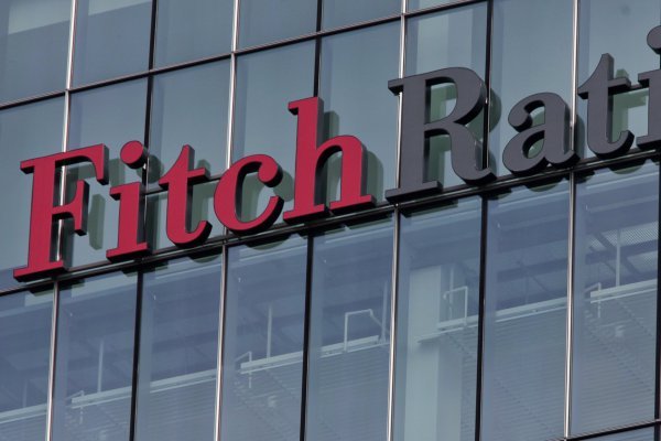 <p>Fitch se suma a Moody's y recorta la calificación de deuda soberana de Perú a BBB</p>