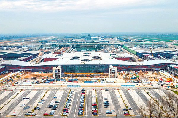 Compañía a cargo de construir la nueva fachada del aeropuerto de Santiago pide su quiebra