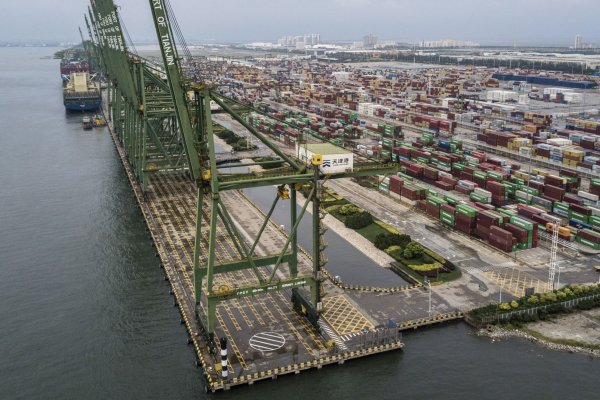 ¿Dónde están los peores retrasos en los puertos del mundo y a qué se deben?