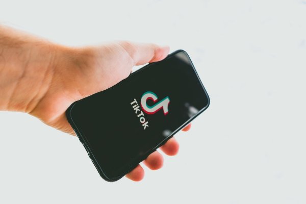 TikTok elimina más de 81 millones de videos por violación de sus códigos éticos