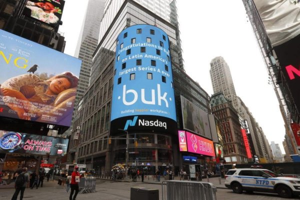 ¿Cuánto cuesta un aviso en la pantalla gigante del Nasdaq en Times Square?