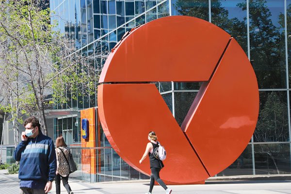 Saieh ficha a dos corredoras para que vendan sus derechos en Itaú Corpbanca