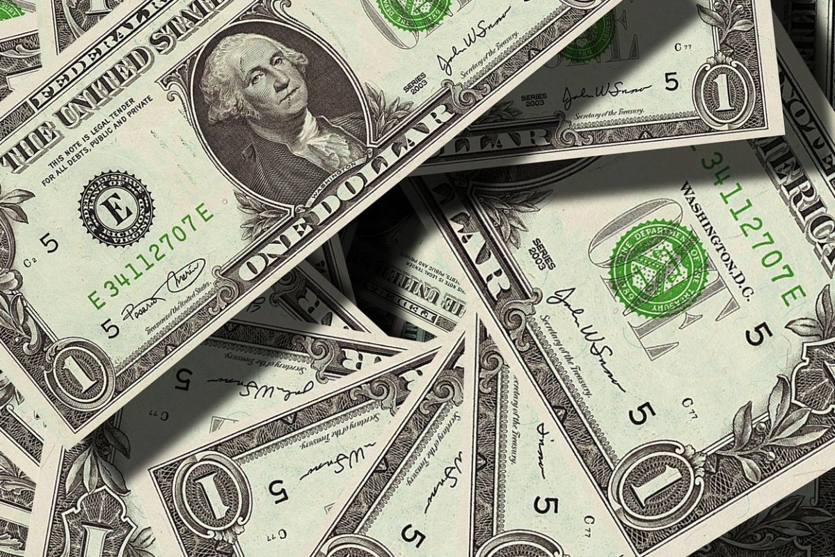 <p>¿Ahorrar o invertir en dólares? Claves para aprovechar el buen momento de la divisa</p>