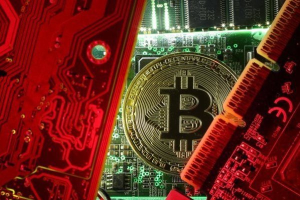 Primer ETF de Bitcoin debuta en EEUU y acerca a la criptomoneda a nuevo máximo histórico