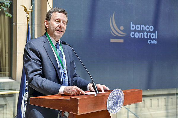 José De Gregorio: “La política ha demostrado una incapacidad de resolver los problemas de fondo en este país”