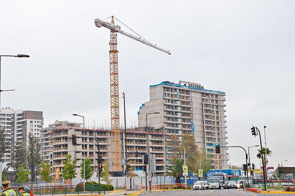 ¿Por qué el sector inmobiliario y de construcción perdería más valor por el alza de tasas de interés?