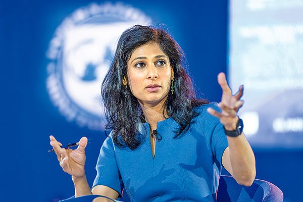 Gita Gopinath, economista jefe del FMI, dejará la entidad en enero para volver a la Universidad de Harvard