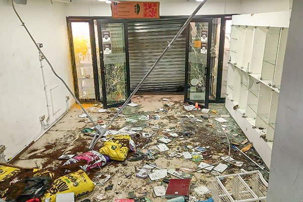 El día después del 18-O: las historias que marcaron la dura jornada de saqueos en comercios