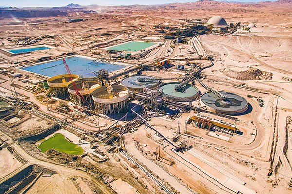 Minera de Luksic estima baja en producción de cobre para el próximo año por menores leyes en Centinela y sequía