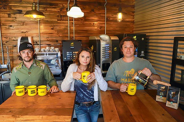 De izq. a der: Roberto, Catalina y Francisco son los hermanos Lasen que dirigen Marley Coffee para América Latina. Foto: Julio Castro