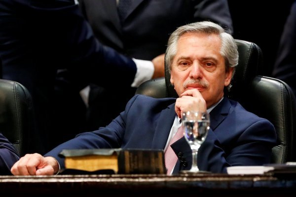 Mientras Fernández está entre la espada y la pared con el peso argentino, el mercado sigue preparando el terreno para una devaluación