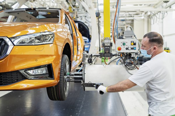 La expansión de la economía de la eurozona se frena y registra subidas de precios récord