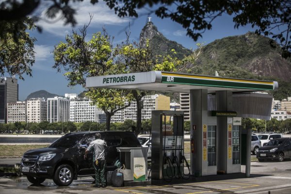 Acción de Petrobras se dispara ante reportes de que gobierno evalúa ampliar participación de privados