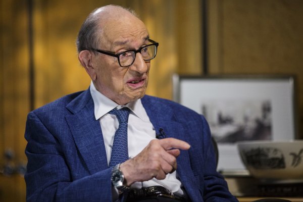Alan Greenspan ve una inflación sostenida muy por encima del objetivo de 2% de la Fed