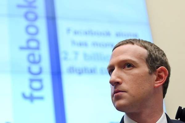 Zuckerberg se queja del intento de crear una imagen falsa de Facebook