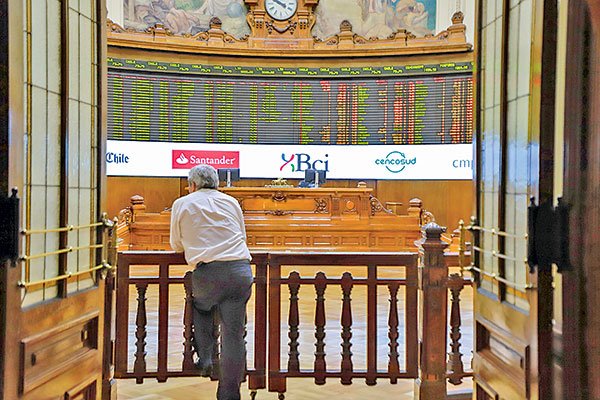 IPSA sube 5 días seguidos y el peso se aprecia entre los emergentes