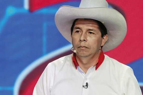Pedro Castillo vuelve a la carga y pide al congreso peruano trabajar en una ley para nacionalizar el gas de Camisea