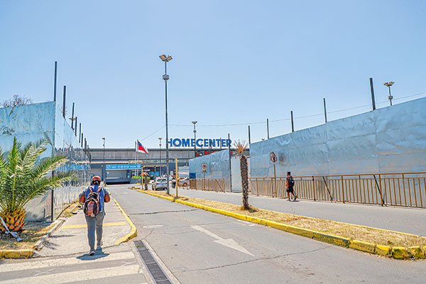 El grupo vendió a la empresa Boetsch una porción del terreno donde se emplaza su local Sodimac en Av. Departamental esquina Av. La Florida. Ahí la inmobiliaria levantará dos edificios para renta residencial. Foto: Julio Castro