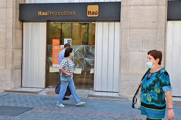 Itaú Corpbanca: inversionistas extranjeros se quedan con mayor porcentaje de acciones sin prenda de Saieh