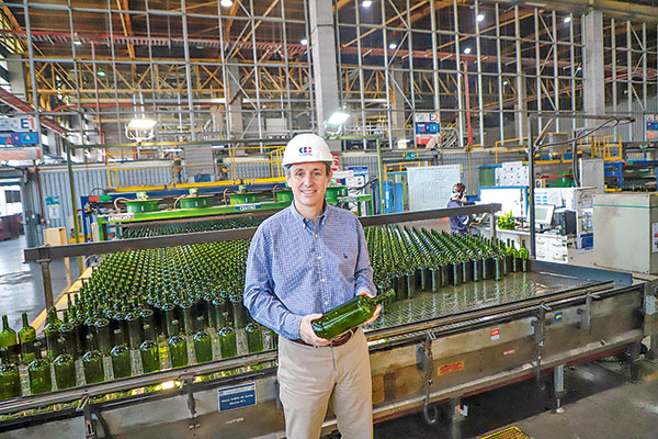 Eduardo Carvallo, gerente general de la empresa, en la planta de Llay Llay. Foto: Julio Castro