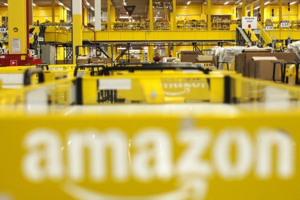 Amazon se suma a los golpeados por la cadena de suministros y no alcanza proyección para ventas navideñas