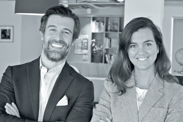 Manuel Deo y Rosa Espín, fundadores de Ambar Partners.