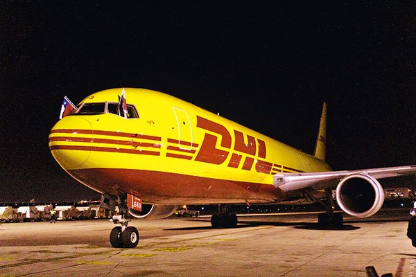 DHL trae avión de carga a Chile: envíos de Amazon podrían llegar en 24 horas