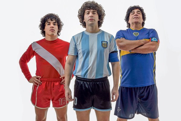En la imagen Nicolás Goldschmidt, Nazareno Casero y Juan Palomino, tres de los actores que interpretan a Maradona.