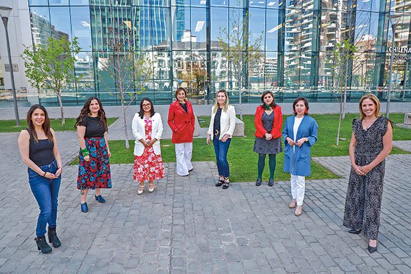 Katherine Martorell, Antonia Orellana, Ruth Hurtado, Andrea Condemarín, Victoria Paz, Paula Poblete, Gianina Figueroa y Macarena Santelices. Fotos: Julio Castro