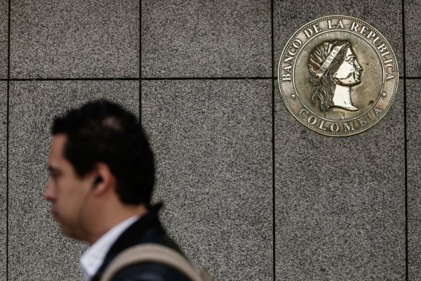Banco Central de Colombia acelera ritmo de endurecimiento monetario y sube tasa de interés en 50 puntos